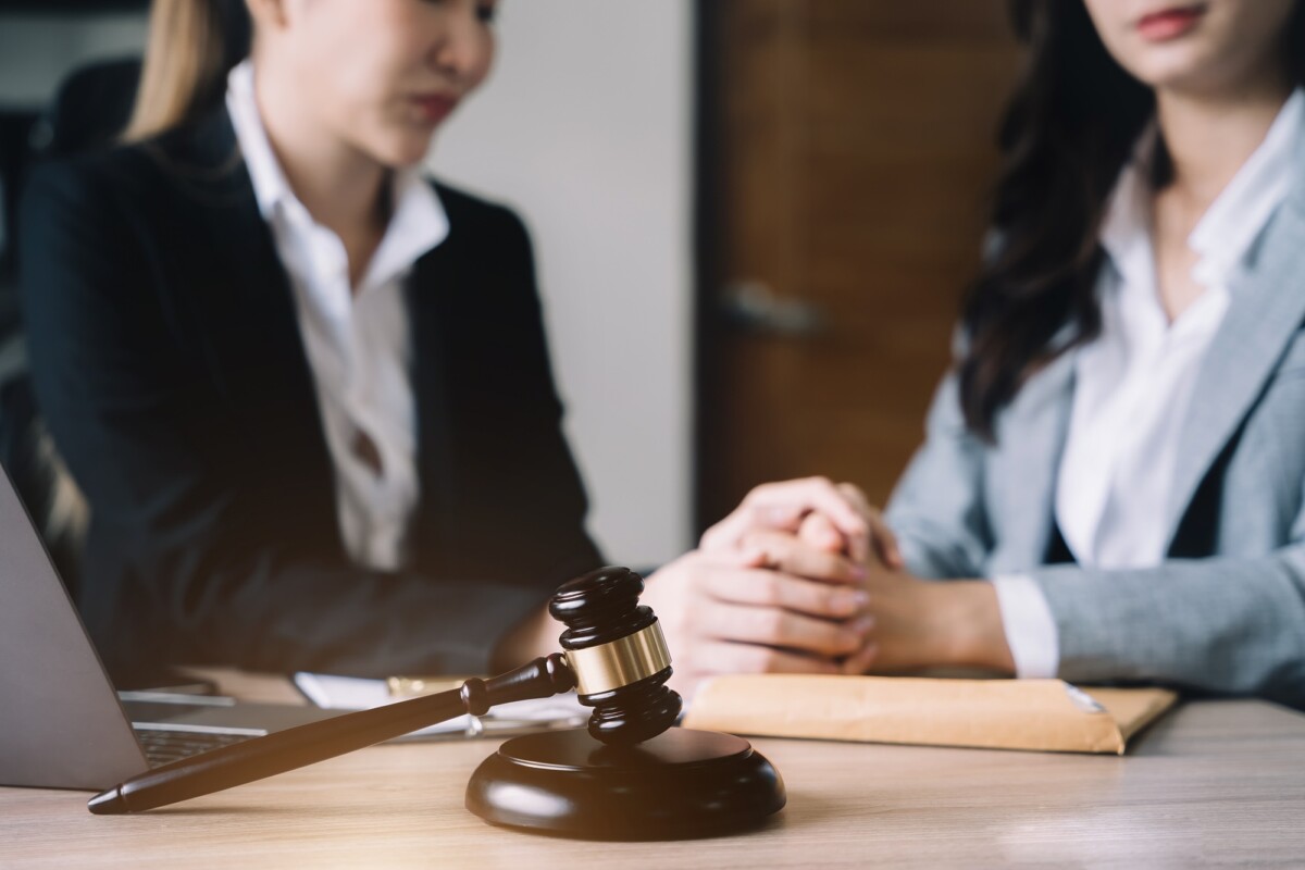 What Does A Divorce Lawyer Do